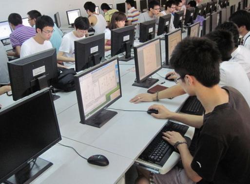 計(jì)算機(jī)科學(xué)與技術(shù)專業(yè)圖冊(cè) 探索技術(shù)開(kāi)發(fā)的核心領(lǐng)域
